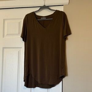 Zenana Outfitters V-Neck Short Sleeve Top